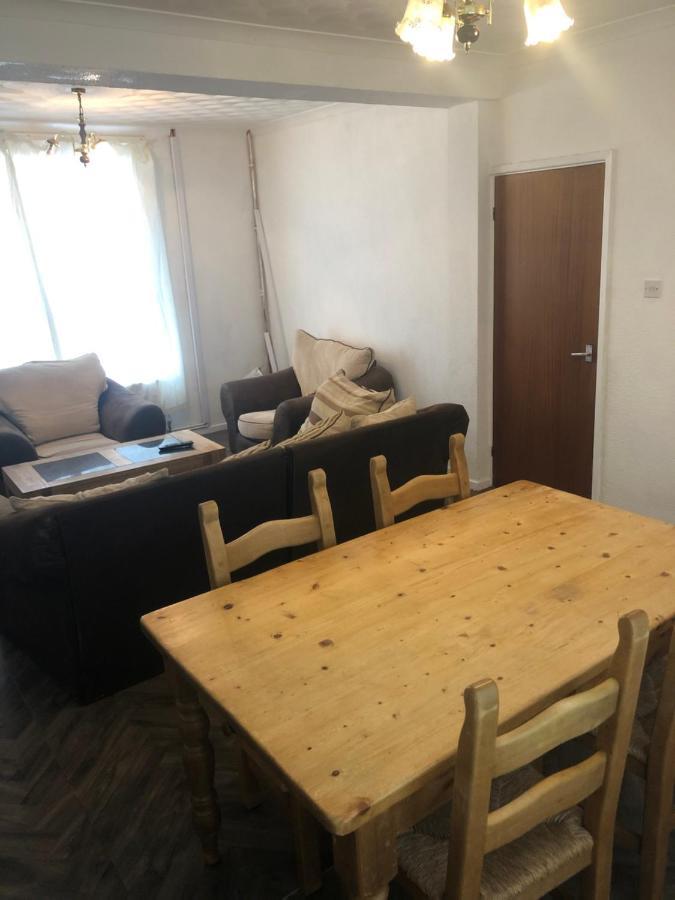 Eluneds Place Coelbren المظهر الخارجي الصورة